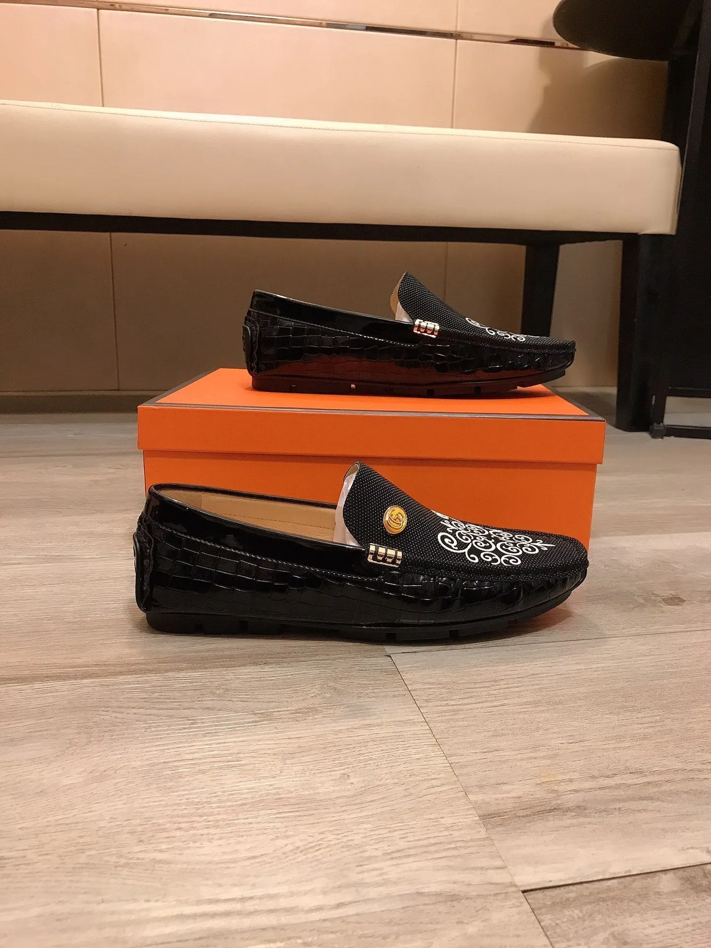 GG CROCODILE BLACK LOAFERS