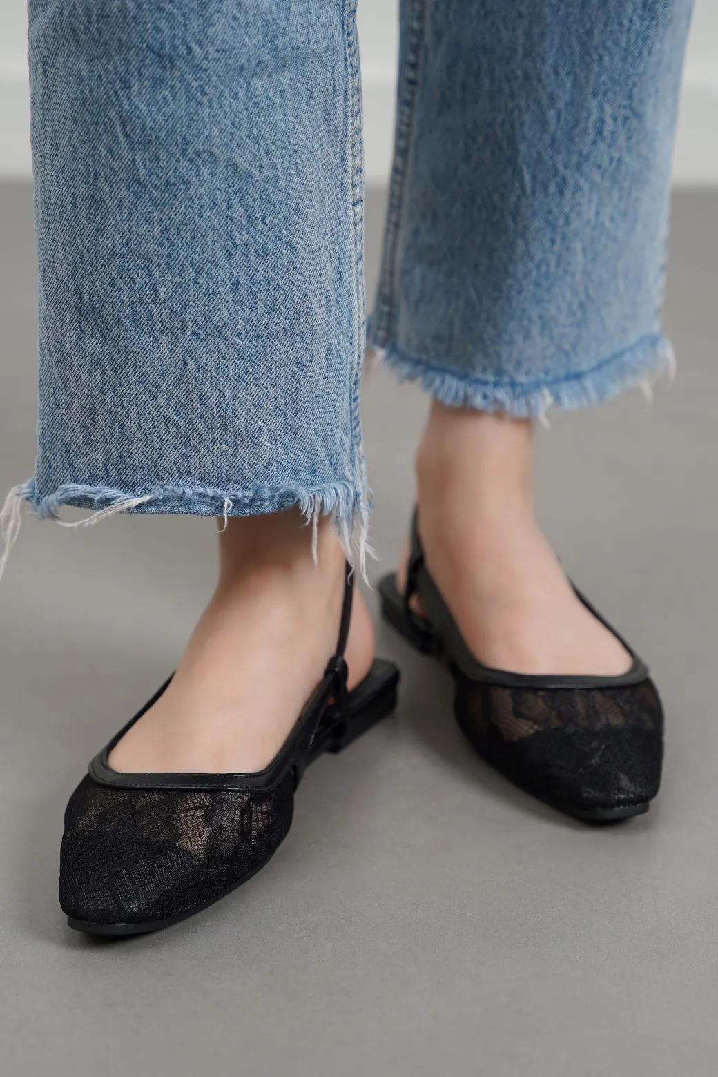 LACE FLATS